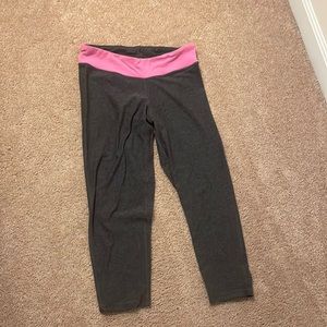 comfortable champion capri leggings with hidden pockets